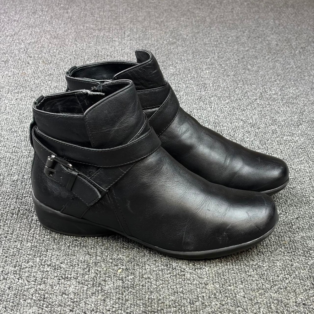 Naturalizer Black Leather Harness Buckle Side Zip Short Ankle Boots Womens 7.5